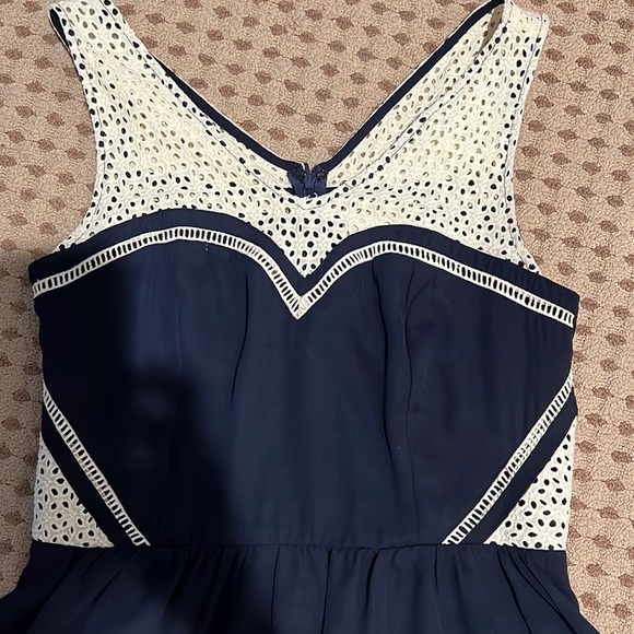 Greylin Top - Picture 2 of 4